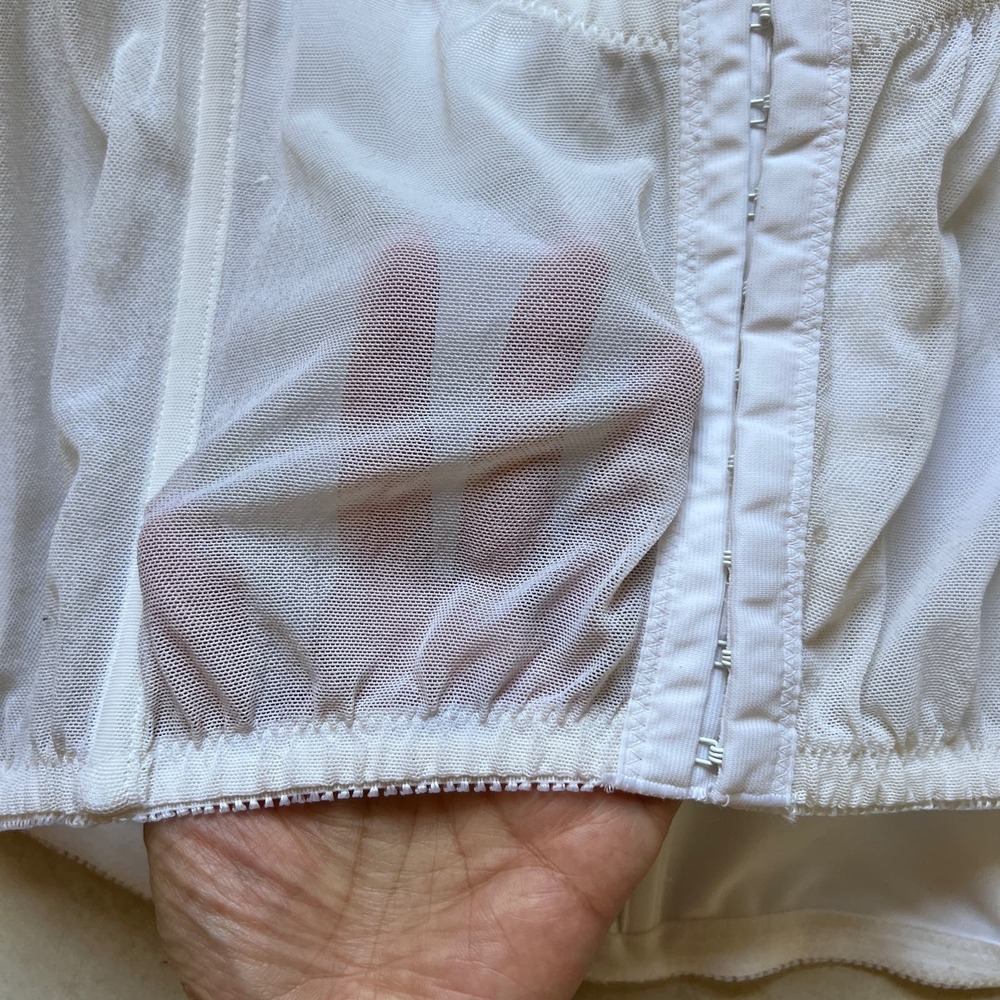 Dominique White Corset Size 38C - Picture 3 of 6